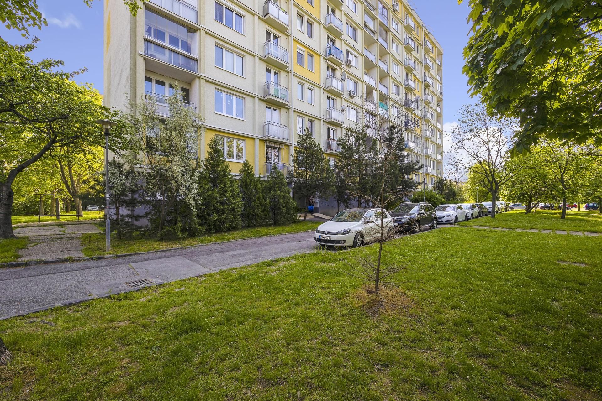 3 IZBOVÝ BYT NA KOMÁRNICKEJ ULICI - PREDANÉ