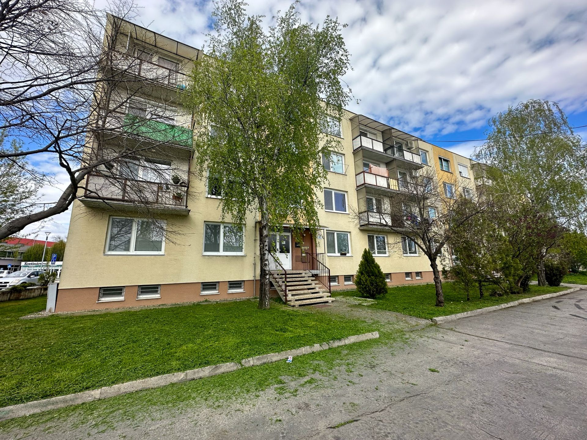 3 IZBOVÝ NA VLČANSKEJ ULICI V ŠALI - PREDANÉ