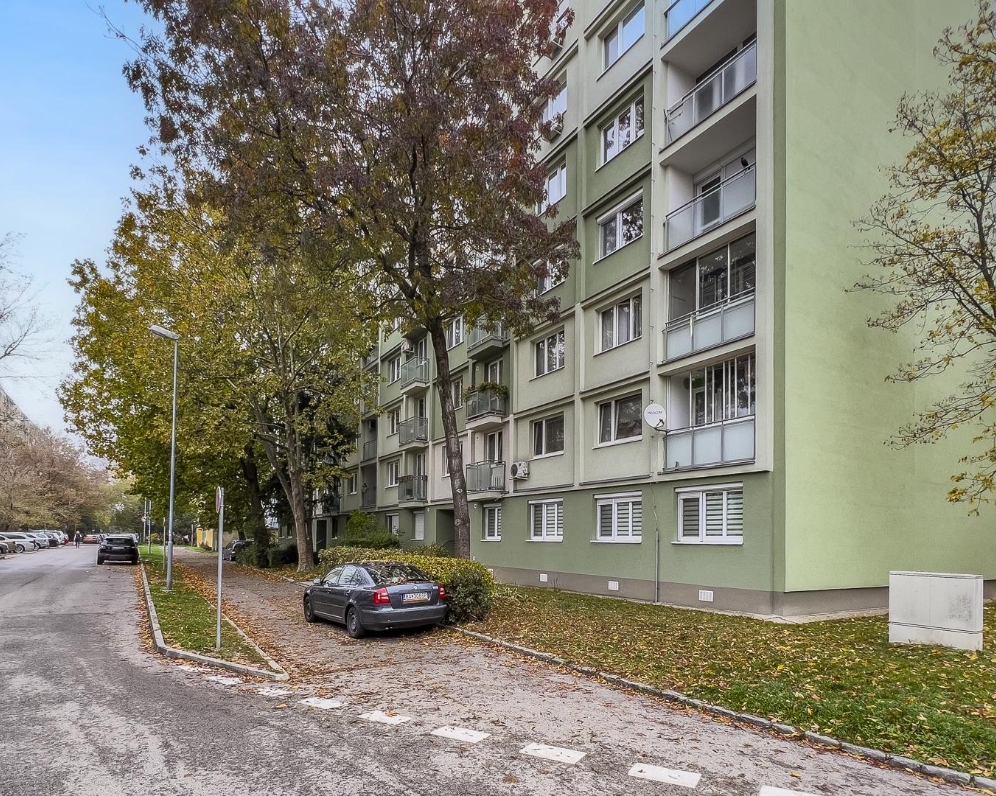 1 IZBOVÝ BYT NA SPUTNIKOVEJ ULICI - PREDANÉ