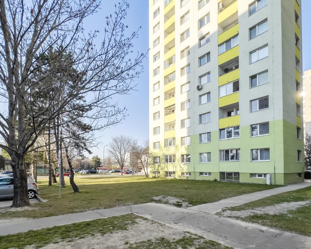 3 IZBOVÝ BYT NA KORYTNICKEJ ULICI V PODUNAJSKÝCH BISKUPICIACH - PREDANÉ